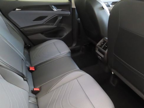 New 2026 Volkswagen Tiguan SE FWD image 25