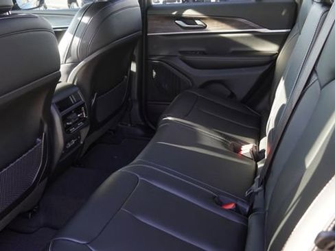 New 2025 Jeep Grand Cherokee Limited AWD/4WD image 14