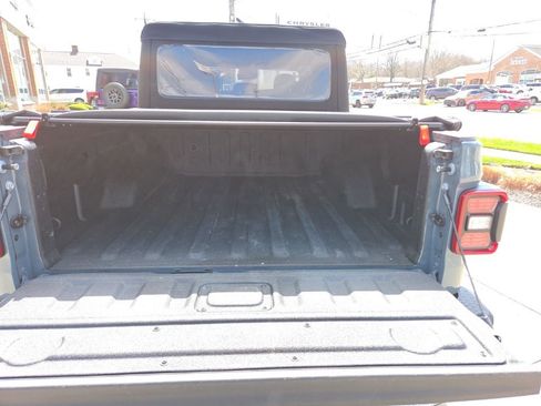 Used 2024 Jeep Gladiator Sport image 15