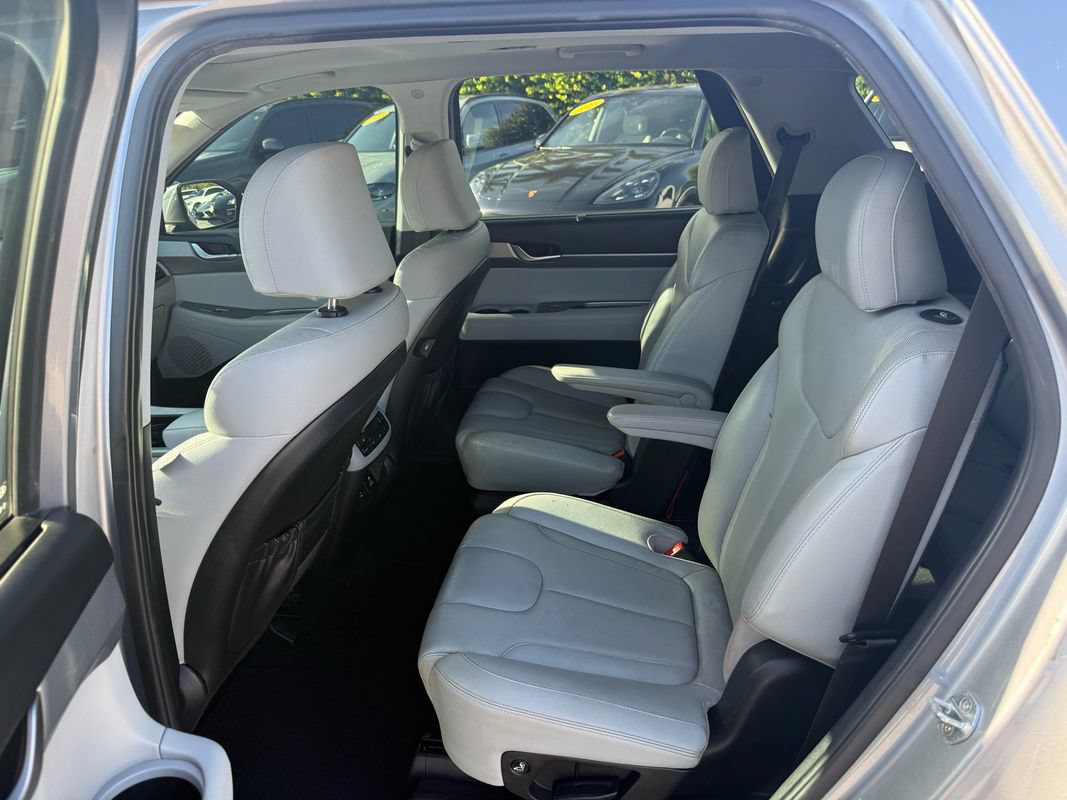Used 2020 Hyundai Palisade SEL w/ Premium Package FWD image 12