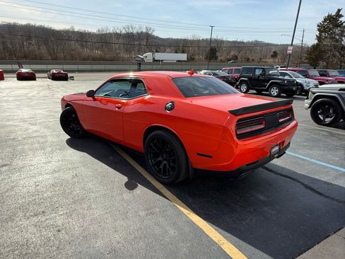 Used 2016 Dodge Challenger SRT Hellcat image 5