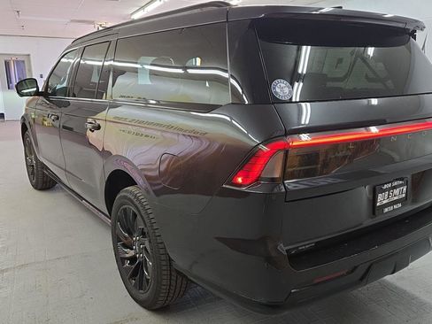 New 2025 Lincoln Navigator L Reserve w/ Jet Appearance Package image 4