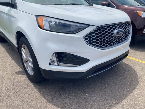 Used 2024 Ford Edge SEL w/ Convenience Package AWD/4WD image 3