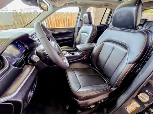 Used 2024 Jeep Grand Cherokee Limited w/ Black Appearance Package image 25