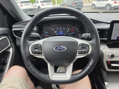 Used 2023 Ford Explorer XLT w/ Equipment Group 202A AWD/4WD image 18
