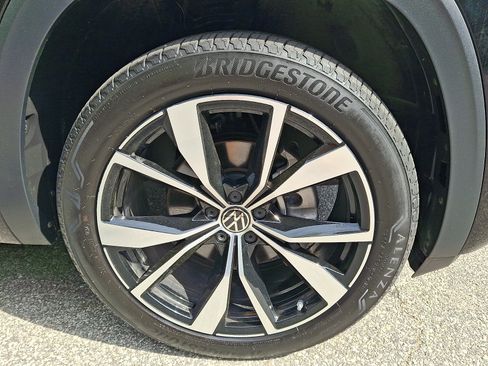 Used 2025 Volkswagen Atlas Cross Sport SEL Premium R-Line image 8