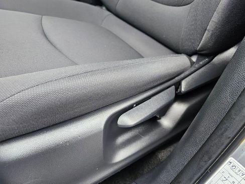 Certified 2022 Toyota Corolla Cross LE image 22