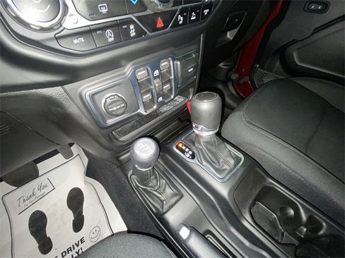 Used 2021 Jeep Gladiator Willys image 19