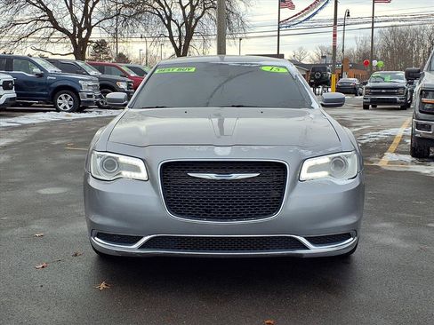 Used 2015 Chrysler 300 Limited image 20