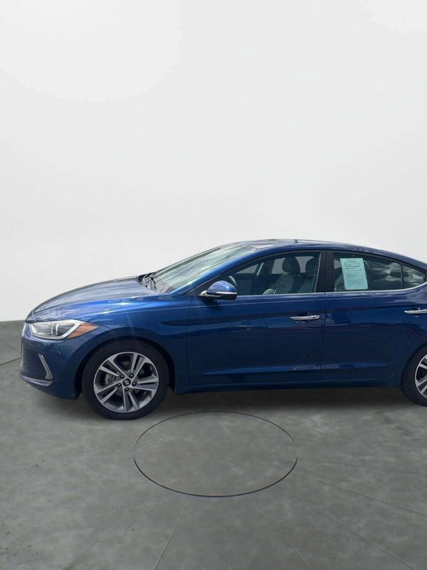 Used 2017 Hyundai Elantra Limited w/ Limited Tech Package 04 FWD image 28
