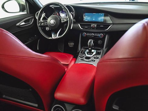 Used 2022 Alfa Romeo Giulia Veloce image 35