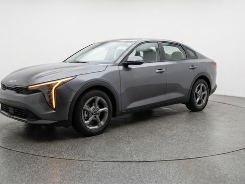 Used 2025 Kia K4 FWD image 3