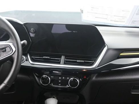 Used 2025 Chevrolet Trax ACTIV FWD image 24