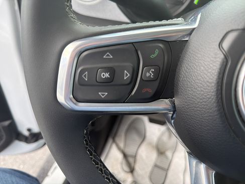Used 2025 Jeep Wrangler Sahara AWD/4WD image 18