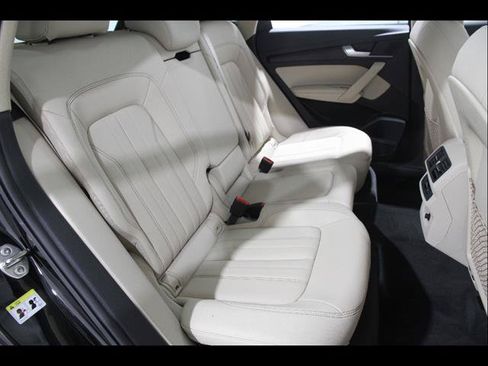 Used 2023 Audi Q5 2.0T Premium Plus w/ Premium Plus Package AWD/4WD image 18