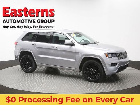 Used 2017 Jeep Grand Cherokee Laredo AWD/4WD image 47