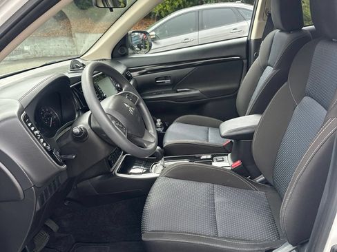 Used 2019 Mitsubishi Outlander ES FWD image 8