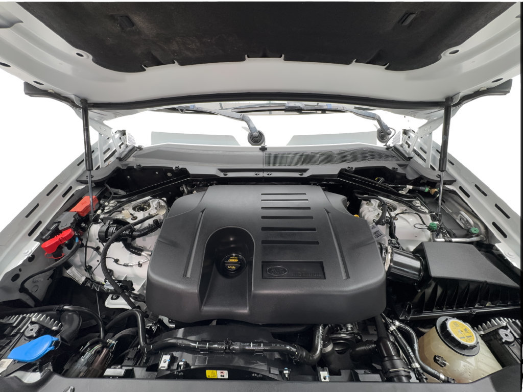 Used 2023 Land Rover Defender 130 SE AWD/4WD image 19