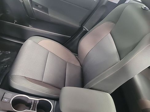 Used 2019 Toyota Corolla LE w/ Carpet Mat Package (TMS) FWD image 33