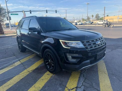 Used 2017 Ford Explorer XLT FWD image 7