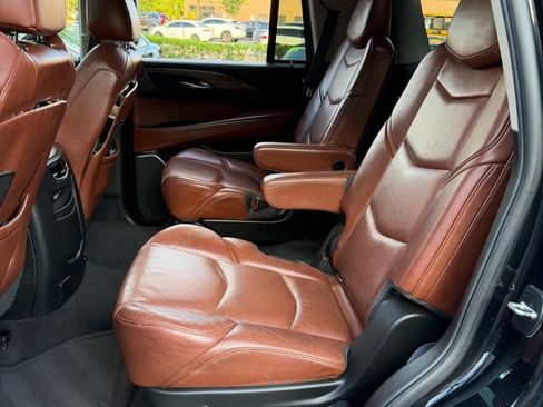 Used 2015 Cadillac Escalade Premium AWD/4WD image 10