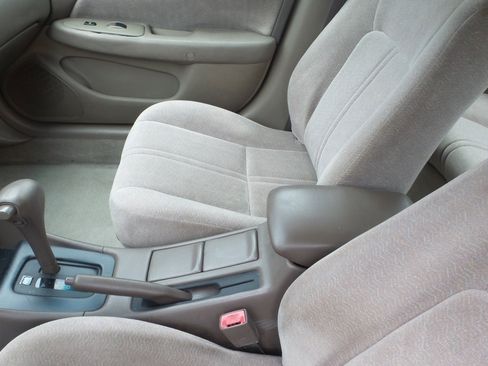 Used 1998 Toyota Camry LE image 21