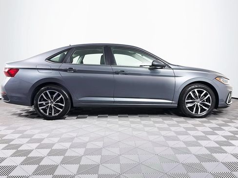 Used 2025 Volkswagen Jetta SE FWD image 27