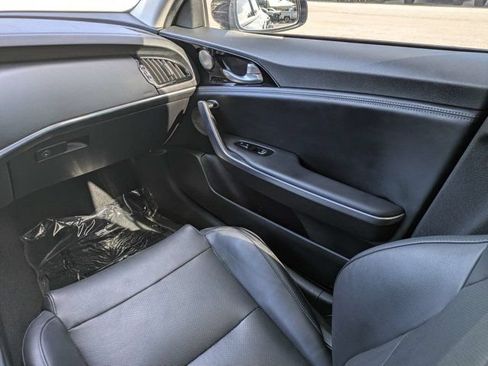 Used 2018 Kia Stinger Premium RWD image 16