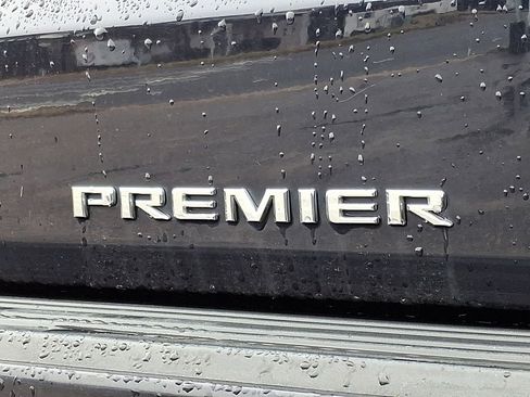 Used 2022 Chevrolet Suburban Premier image 34