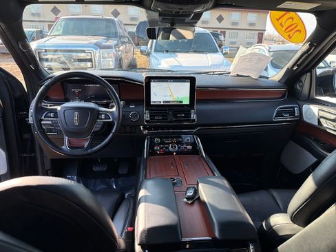 Used 2021 Lincoln Navigator Reserve image 15