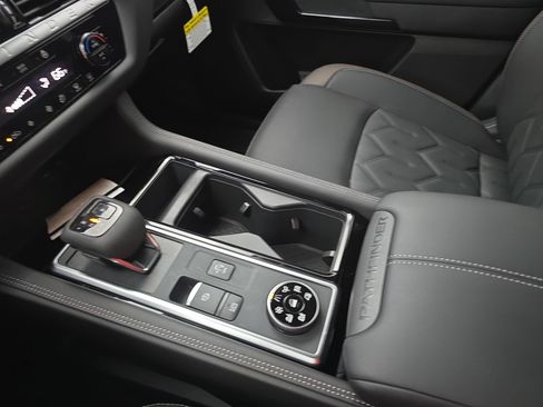 New 2026 Nissan Pathfinder Platinum image 26