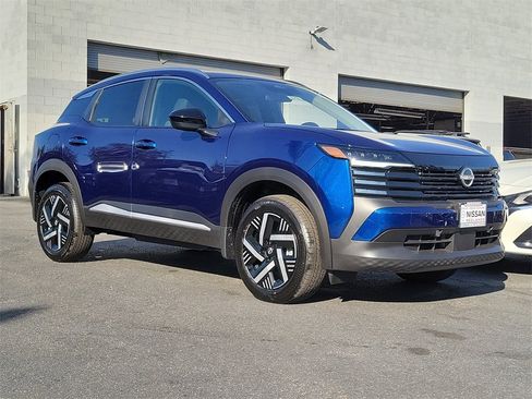 New 2026 Nissan Kicks SV image 4