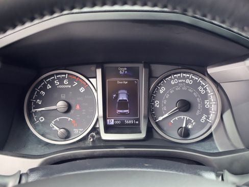 Used 2022 Toyota Tacoma TRD Off-Road w/ Technology Package AWD/4WD image 16