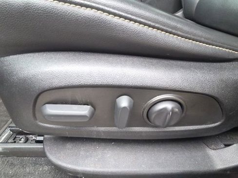 Used 2023 Chevrolet Traverse LT image 31