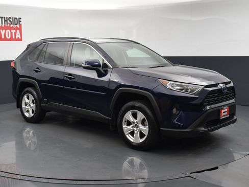 Used 2021 Toyota RAV4 XLE w/ Convenience Package AWD/4WD image 6