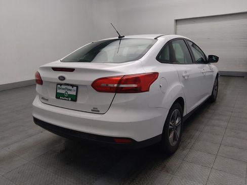Used 2018 Ford Focus SE w/ SE Appearance Package image 9
