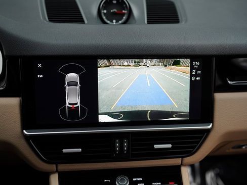 Used 2022 Porsche Cayenne image 28