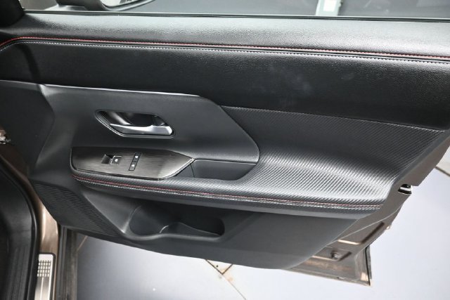 Certified 2026 Nissan Kicks SR w/ SR Premium Package AWD/4WD image 31