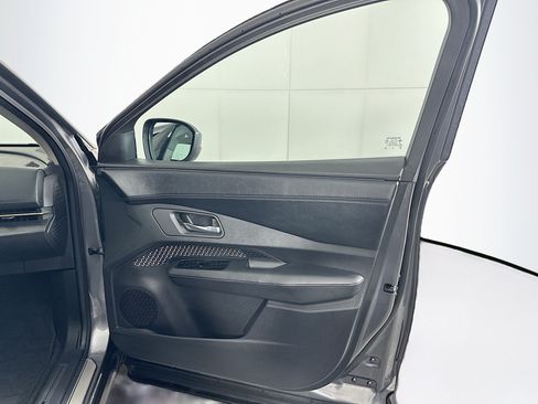 Used 2024 Nissan Ariya AWD image 32