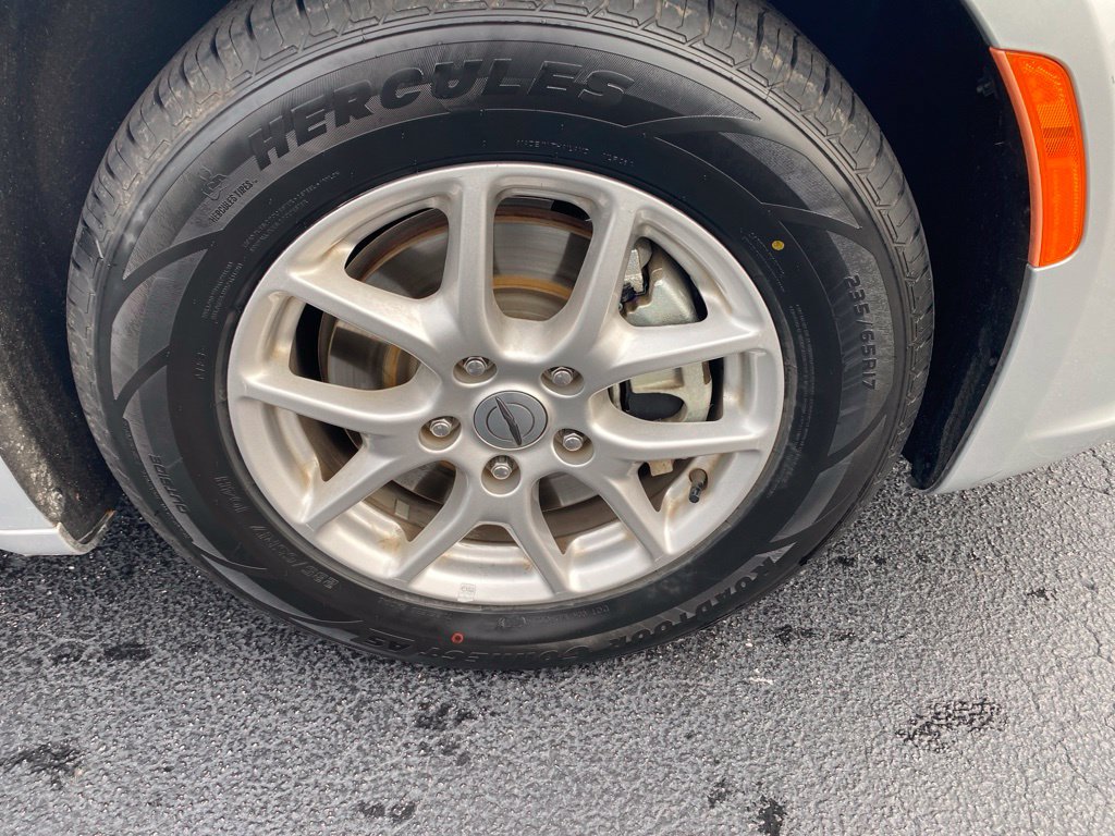 Used 2024 Chrysler Pacifica Touring-L FWD image 26