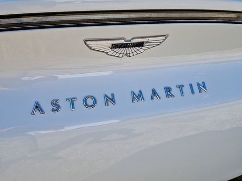 Used 2021 Aston Martin DBX image 26
