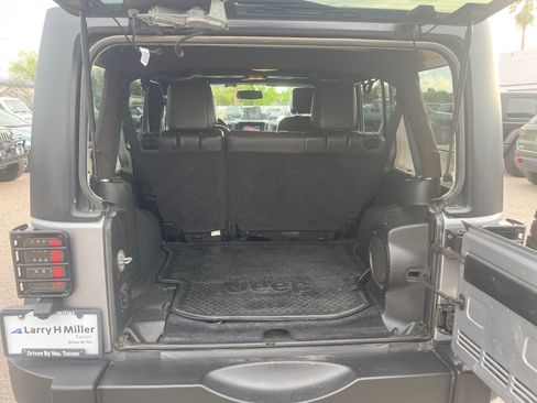 Used 2014 Jeep Wrangler Unlimited Rubicon w/ Connectivity Group AWD/4WD image 29