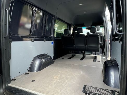 Used 2020 Mercedes-Benz Sprinter 2500 image 8