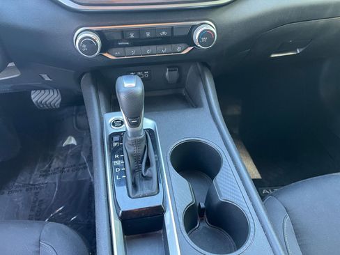 Used 2025 Nissan Altima 2.5 SV FWD image 40
