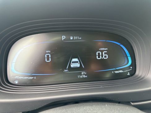 Used 2025 Hyundai Venue SEL FWD image 9