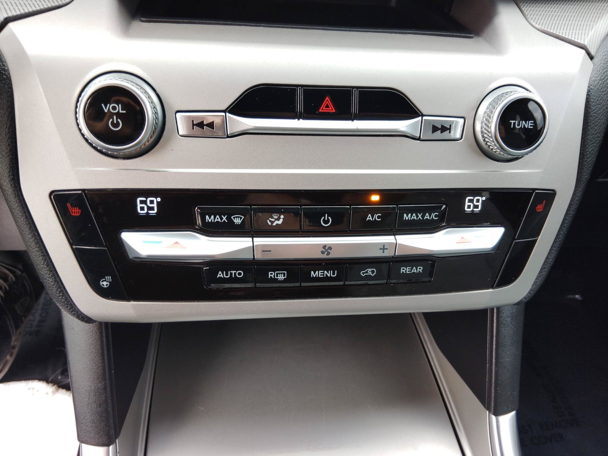 Used 2021 Ford Explorer XLT w/ Equipment Group 202A AWD/4WD image 21