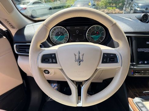 Used 2022 Maserati Levante GT AWD/4WD image 17
