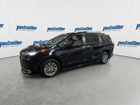 Used 2022 Toyota Sienna XLE FWD image 5