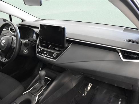 Used 2025 Toyota Corolla LE image 20