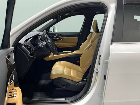 Used 2019 Volvo XC90 T6 Momentum w/ Advanced Package AWD/4WD image 11